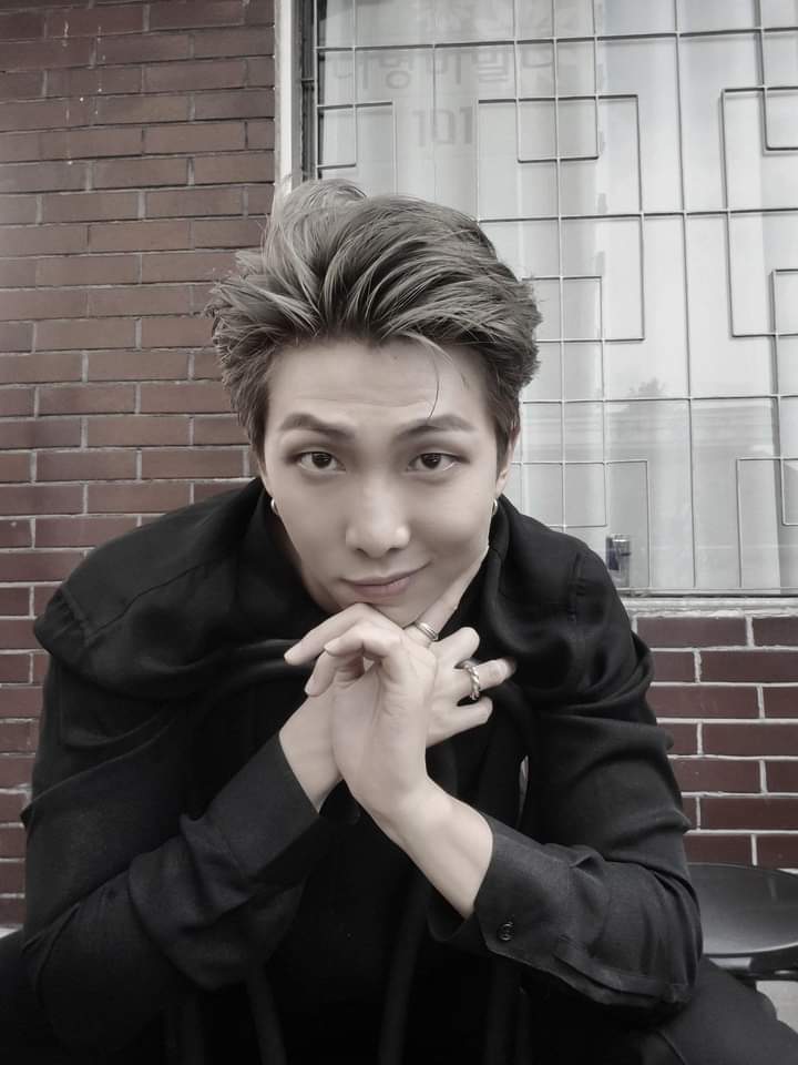 GioiEm's tweet photo. Leader của chúng mình thật đáng yêu, chúc cậu luôn vui vẻ và hạnh phúc nhé
#KIMNAMJOON
#NamjoonDay
@BTS_twt https://t.co/GaSSRSwuWG