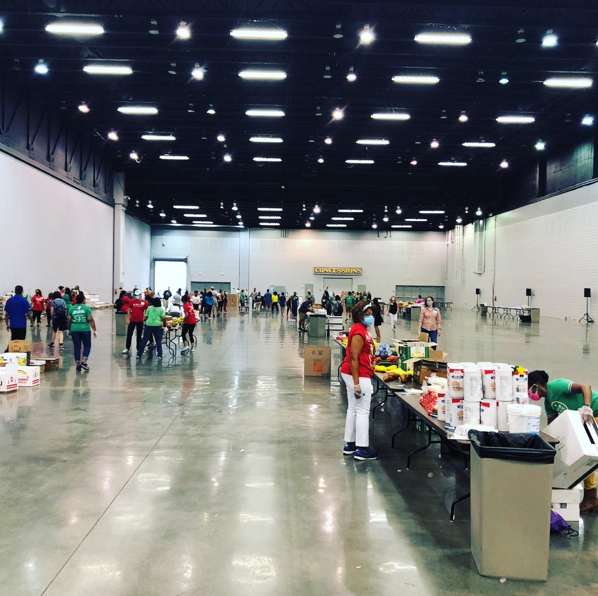 CobbConvention's tweet image. Welcome to the @atlantaymca #DaysofService! It’s wonderful to see so much activity in our exhibit hall, and even better that it’s for a good cause. Volunteers are here packing thousands of food boxes to provide hunger relief in our community.  #cobbgalleria