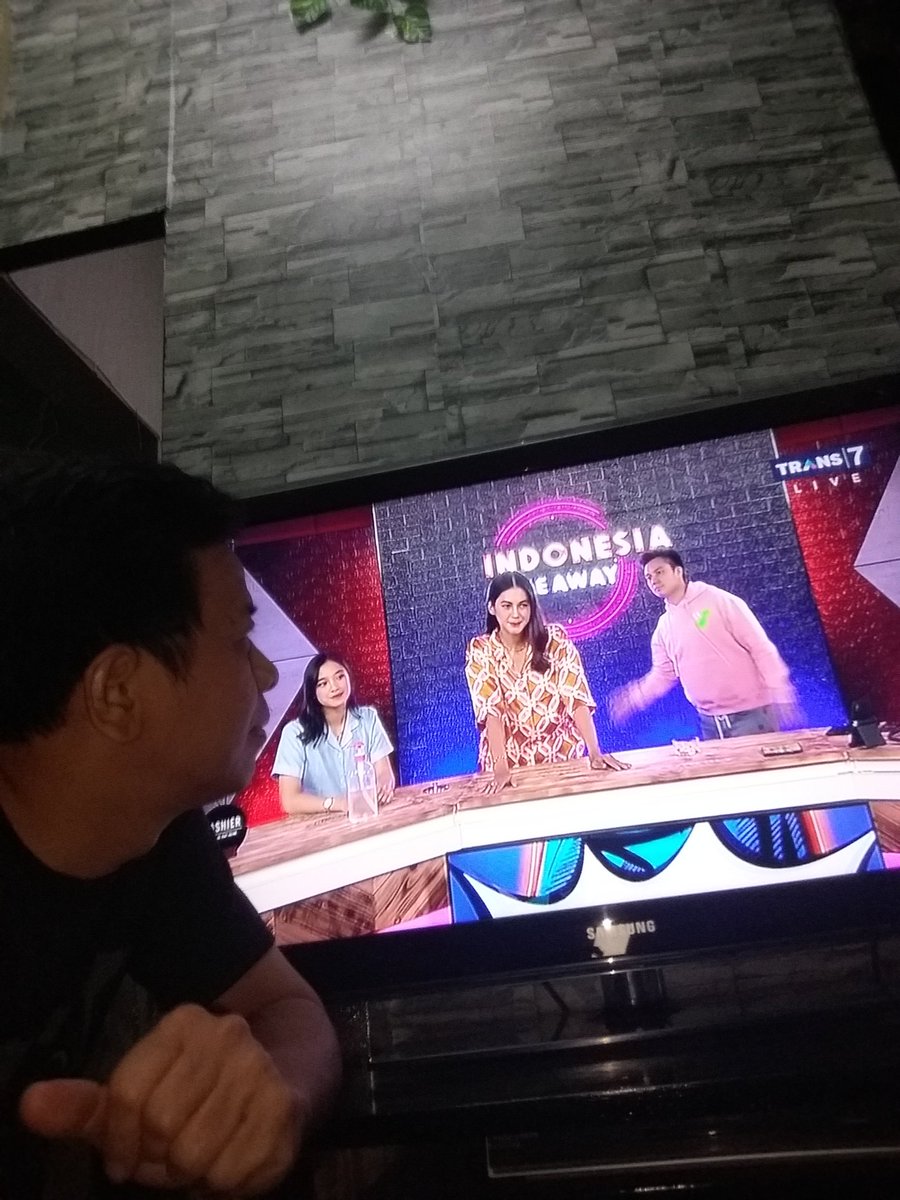 herlan_yosep's tweet photo. Orang Indonesia dong ... biar komunikasi lancar soalnya ga bisa bahasa selain bhs indonesia .. 😁😁😁 https://t.co/Kv8M3JunRe