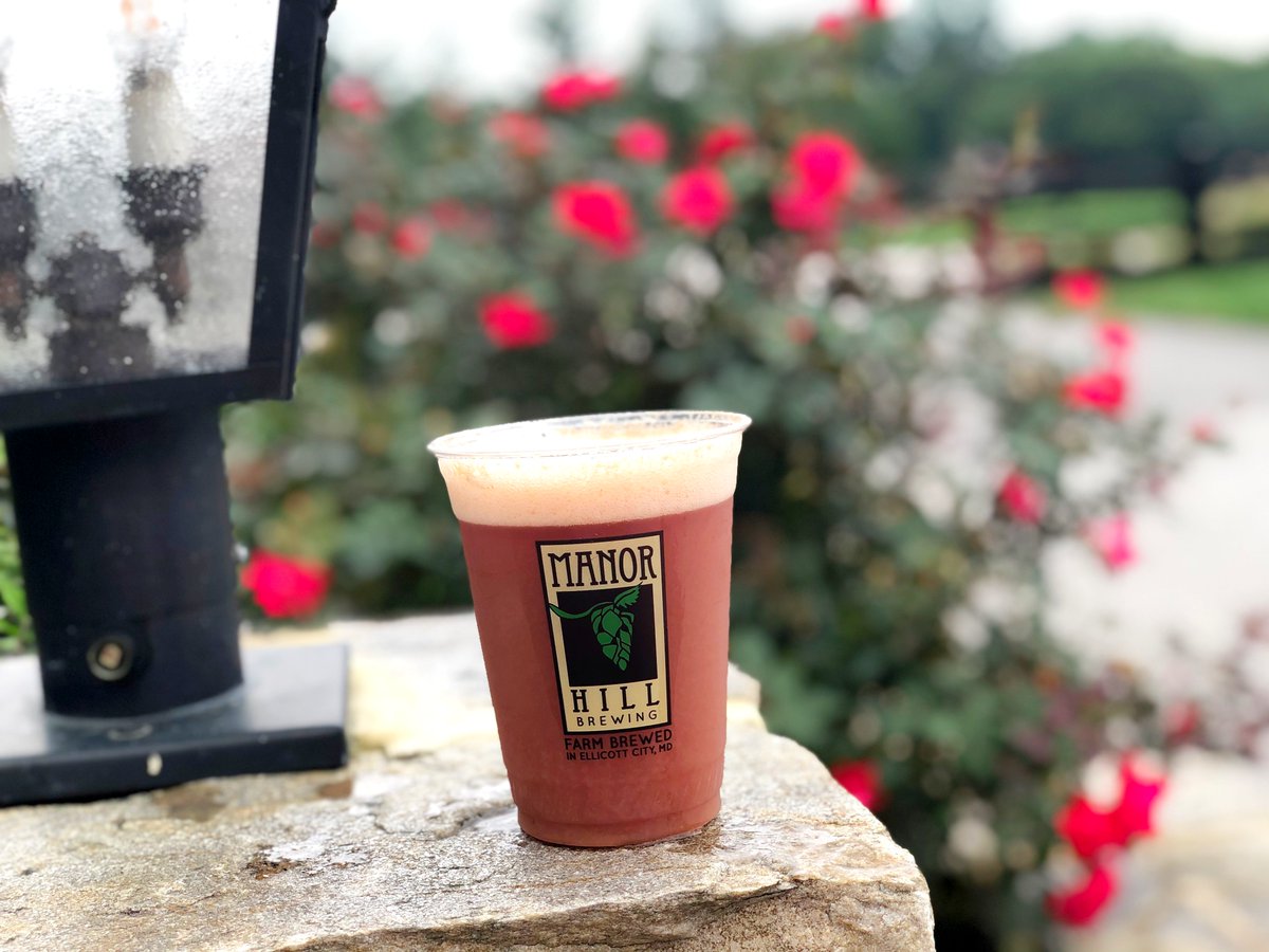 Stop by the farm this weekend (fri/sat/sun) for tasty beers, scenic views, local food trucks, and farm stand produce... just made your weekend plans ✔️. Our draught only BEAK OF THE WEEK is DDH Crooked Beak with Raspberries! DDH Crooked Beak (no fruit) avail in cans. #FarmBrewed