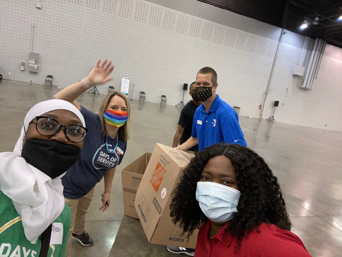 atlantaymca's tweet photo. More than 600 volunteers are joining us today in socially distanced shifts to serve with the Y and make a difference in closing the #foodinsecurity gap in our community. #DidYouKnow #YMCADaysofService https://t.co/BHaMZOiGP8