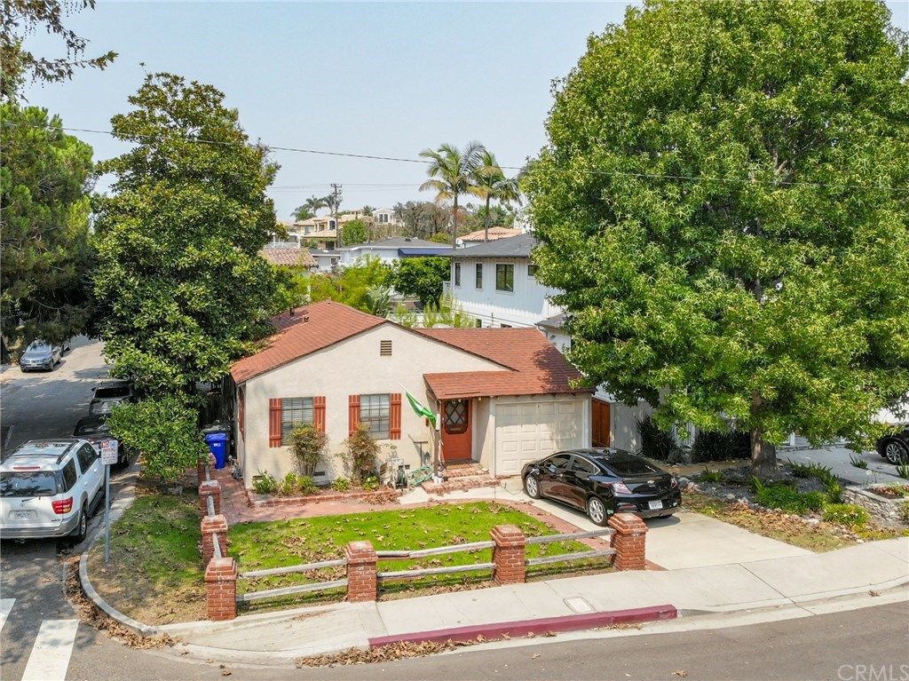 MB_Watcher's tweet image. Tree Section 1940s cottage on corner lot at 2201 Valley begins at $1.599M  #ManhattanBeach #realestate mbconfidential.com/manhattan-beac…