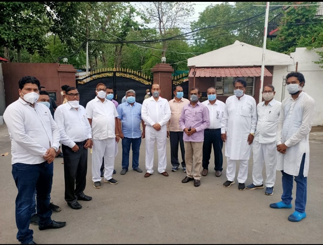 Pcss27's tweet photo. प्रगतिशील छत्तीसगढ़ सतनामी समाज ने बस स्टैंड मंदिर हसौद रायपुर रेल्वे फाटक पर ओवरब्रिज पुल बनाने की मांग रखा।
जनहितैषी कार्यों को देते हैं अंजाम,
प्रगतिशील छत्तीसगढ़ सतनामी समाज का यह आह्वान...

#मनीष_रात्रे_प्रदेश_मीडिया_प्रभारी_PCSS https://t.co/616h0wwIV0