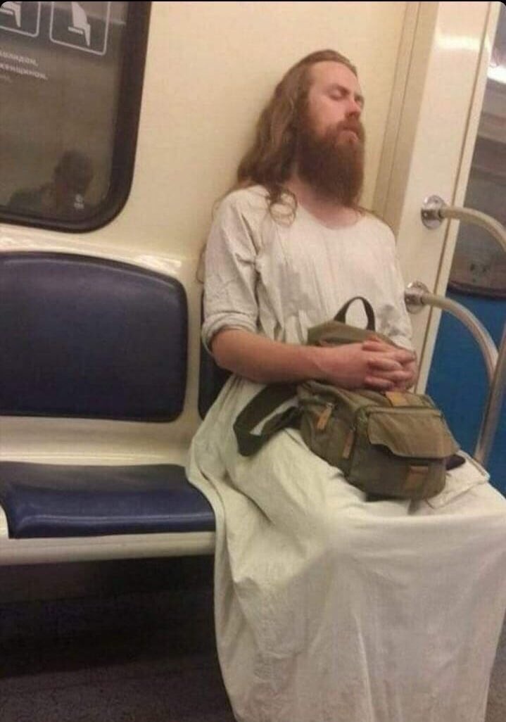 we_jogja's tweet image. Gusti nembe sare...

Jangan brisik !!