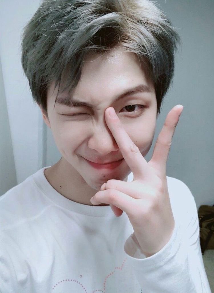 EmaDelado's tweet photo. Te quiero Muchisimo!!! Que cumplas muuuuuchos más :3#NamjoonDay #HappyBirthdayNamjoon #Namjoon #RMday #RMStreamParty #NamjoonBirthday https://t.co/EtxsqFsILZ