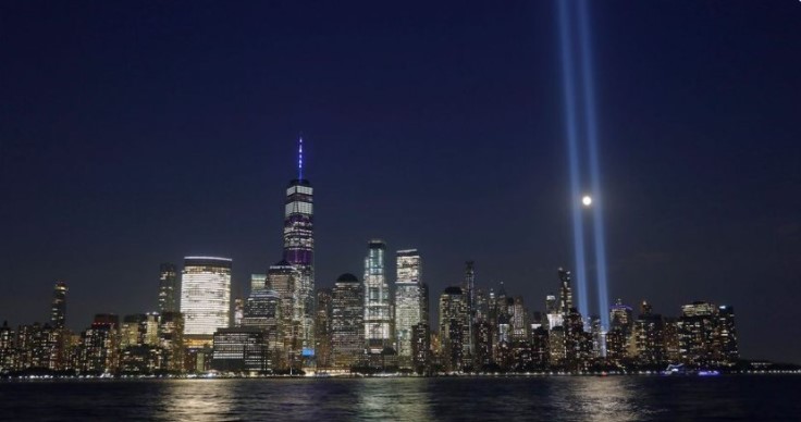 HendFireDept's tweet image. Nineteen years ago, 2,977 people lost their lives in the 9-11 terrorist attacks. We pause to honor them today along with the 343 Firefighters and 71 law enforcement officers who died trying to help. You are our heroes. #NeverForget