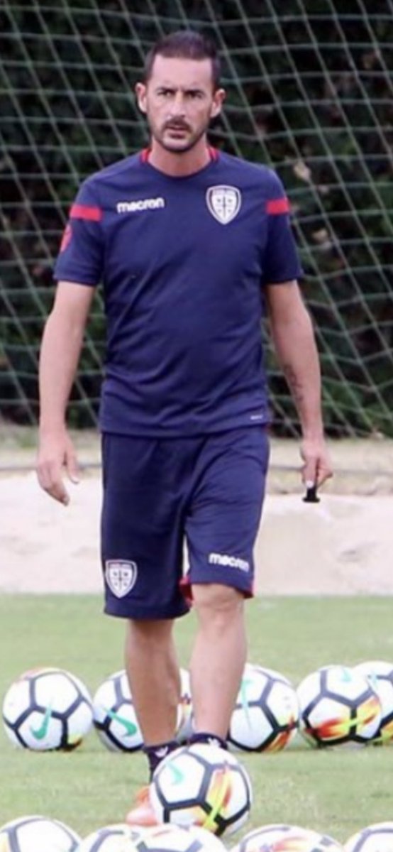 Da quando Alessandro Agostini non gioca più il Cagliari sta ancora cercando un terzino sinistro all’altezza, con lui intanto ha trovato un insegnante di calcio 🔴🔵 allenatore della #Primavera 💪#bandiera ❤️ #forzaCasteddu