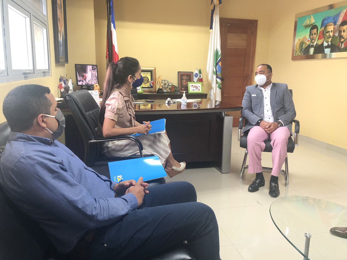 ComprasRD's tweet photo. Hoy continuamos con nuestro ciclo de visitas por todo el país para conocer las debilidades, fortalezas y mejoras del SNCCP. Nuestra Dirección visita San Juan, Verón y La Vega.
#ComprasLocales #DesarrolloLocal #ComprasTransparentes #ComprasSostenibles #ComprasDO https://t.co/OJLHyoeKCc