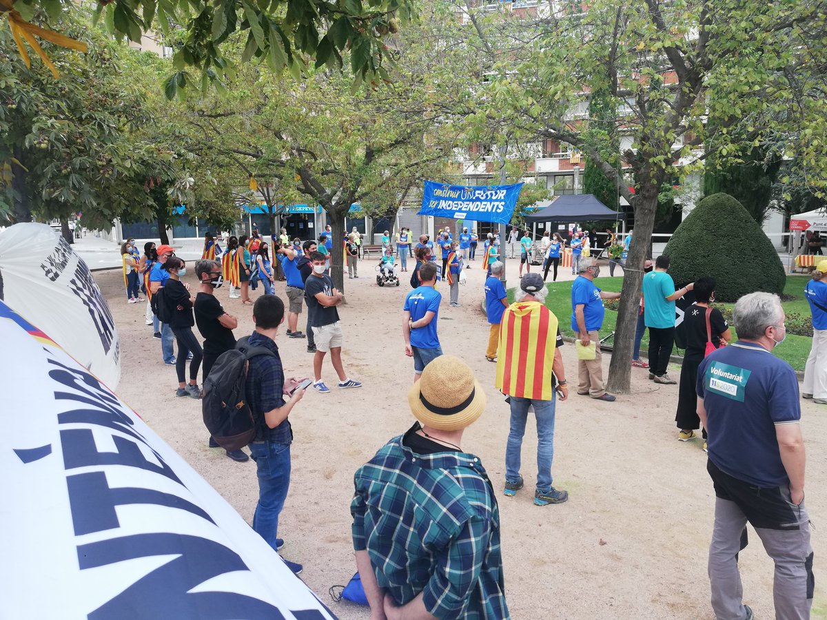 CDRepublicaVic's tweet photo. Vic #11set20 #11s20
#XarxaIndependència

Fotos 👉 Sectors Plaça Major i Plaça Estació

#CDRenXarxa https://t.co/31NpIRfq8s