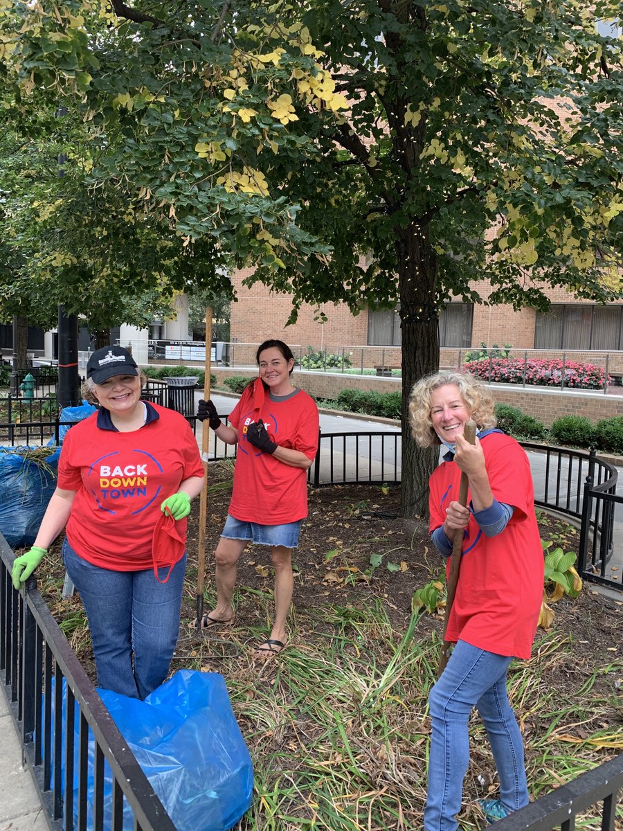 IndyDT's tweet photo. Thank you @FirstPersonBA, @IndyChamber, @RowlandDesign and @SecondHelpings for helping beautify Downtown today and making it a great place to come Back Downtown to!
#BackDowntownIndy https://t.co/7I2zdirhZi