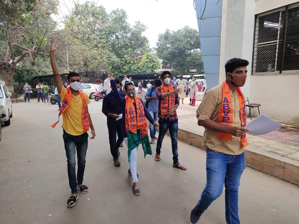 ABVPGujarat's tweet photo. ગુજરાત સરકાર દ્વારા GTU અને યુજીસી સંલગ્ન ટેકનિકલ ખાનગી યુનિવર્સિટી ઓ ને કૃષિ સંલગ્ન અભ્યાસક્રમ ચલાવવા મંજૂરી આપતા ઠરાવો તાત્કાલિક અસર થી પાછો ખેંચવા અને અમલ થતો રોકવા માટે માનનીય કૃષિ મંત્રી શ્રી આર. સી. ફળદુ ને પ્રદેશ ભર માં જિલ્લા કલેકટર શ્રી ના મારફત થી આવેદન આપવામાં આવ્યા. https://t.co/u2O9PaFSYD