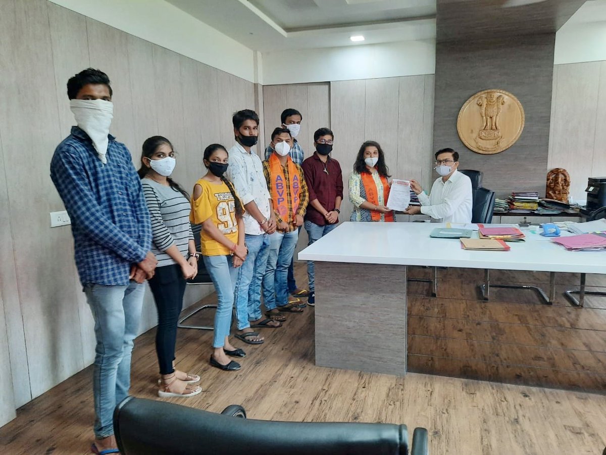 ABVPGujarat's tweet photo. ગુજરાત સરકાર દ્વારા GTU અને યુજીસી સંલગ્ન ટેકનિકલ ખાનગી યુનિવર્સિટી ઓ ને કૃષિ સંલગ્ન અભ્યાસક્રમ ચલાવવા મંજૂરી આપતા ઠરાવો તાત્કાલિક અસર થી પાછો ખેંચવા અને અમલ થતો રોકવા માટે માનનીય કૃષિ મંત્રી શ્રી આર. સી. ફળદુ ને પ્રદેશ ભર માં જિલ્લા કલેકટર શ્રી ના મારફત થી આવેદન આપવામાં આવ્યા. https://t.co/u2O9PaFSYD