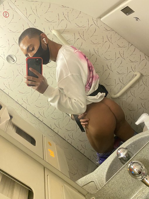 someone walked in on me cause my ass forgot to lock the door behind me 🍑🍑🍑🍑🍑🤷🏽&zwj;♂️🤷🏽&zwj;♂️🍑🍑🍑🍑🍑 https://t<a href="/tag/outdoors"class="tags"><span>#outdoors</span></a><a href="/tag/willrogers"class="tags"><span>#willrogers</span></a>