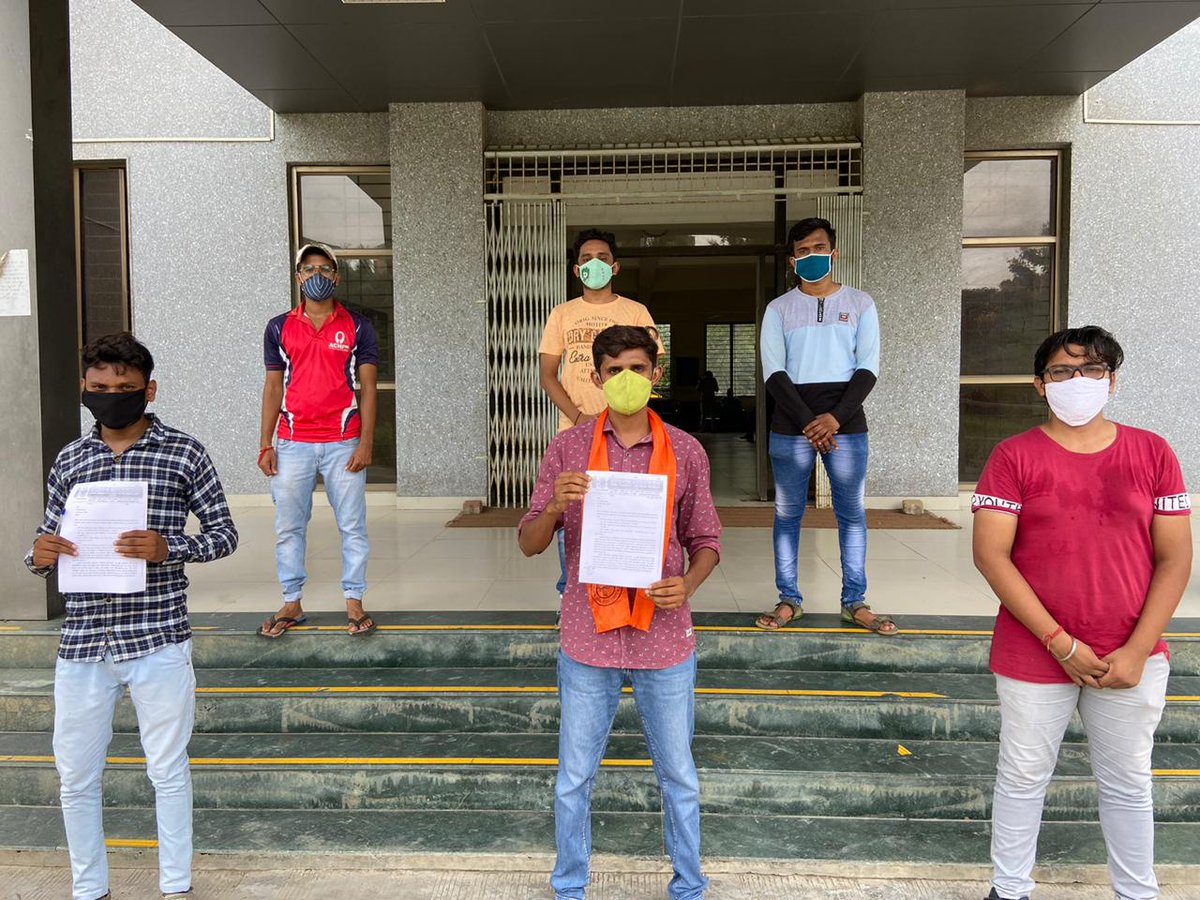 ગુજરાત સરકાર દ્વારા GTU અને યુજીસી સંલગ્ન ટેકનિકલ ખાનગી યુનિવર્સિટી ઓ ને કૃષિ સંલગ્ન અભ્યાસક્રમ ચલાવવા મંજૂરી આપતા ઠરાવો તાત્કાલિક અસર થી પાછો ખેંચવા અને અમલ થતો રોકવા માટે માનનીય કૃષિ મંત્રી શ્રી આર. સી. ફળદુ ને પ્રદેશ ભર માં જિલ્લા કલેકટર શ્રી ના મારફત થી આવેદન આપવામાં આવ્યા.