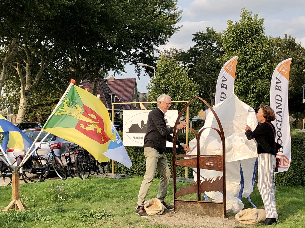 Namens de gemeente in #Ferwert bij de onthulling van één van de 6 kunstwerken van kunstenaar Hans Jouta geschonken door Firma Hoogland.