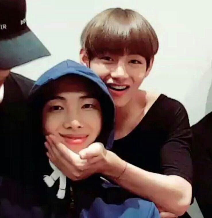 dontcrysmilee's tweet photo. ỏo sinh nhật vui vẻ và hạnh phúc nhá lịt đờ của bọn emm 🎉 mãi iu anh 💜 nào về việt nam chơi em dắt đi bắt cua nha :v chúc anh tất cả 🙆🏻‍♀️🙆🏻‍♀️ @BTS_twt  #Joonie #HappyBirthdayNamjoon #KIMNAMJOON  #HappyBirthdayNamjoon https://t.co/iyUOG9dPlC