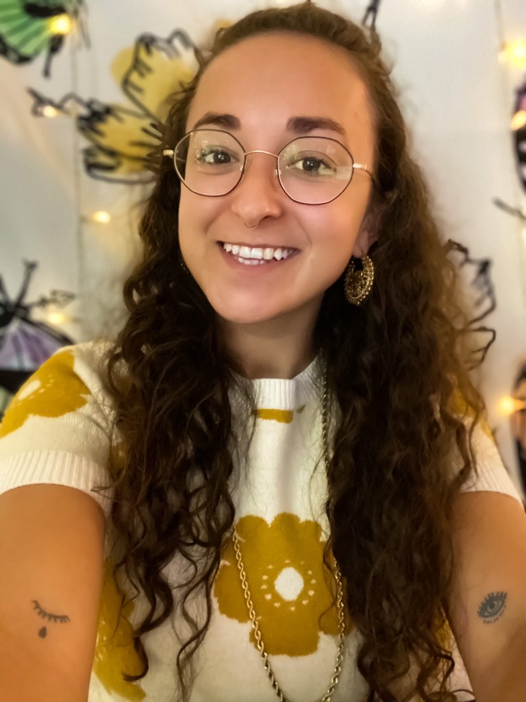 Decked out in gold for #ERGLOWFRIDAY! September is #ChildhoodCancerAwarenessMonth &amp; I’ll be wearing gold on Fridays to show support &amp; raise awareness for such an important cause! 💛🎗 I encourage everyone to donate to our Angel Charities as part of <a href="/ATT/">AT&T</a>’s Employee Giving Campaign