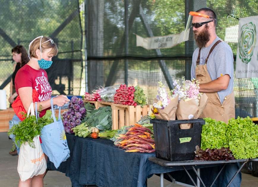 WholesomeWaveGA's tweet photo. We're proud of how our #GeorgiaFreshForLess partners @AthFarmersMkt & @westbroadfm adapted to #COVID19 to ensure their communities never went without #freshfood (especially our neighbors on SNAP benefits). Read more in @redandblack! #ShopLocal https://t.co/cvbvQZpCK7 https://t.co/9NTANsdEGp