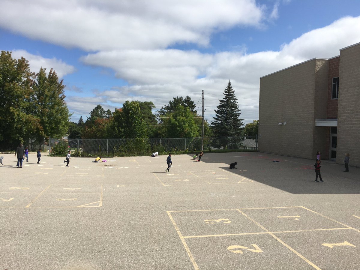 stjosephguelph's tweet image. Social distance fun with sidewalk chalk! #primaryfun #backtoschool #maskbreak