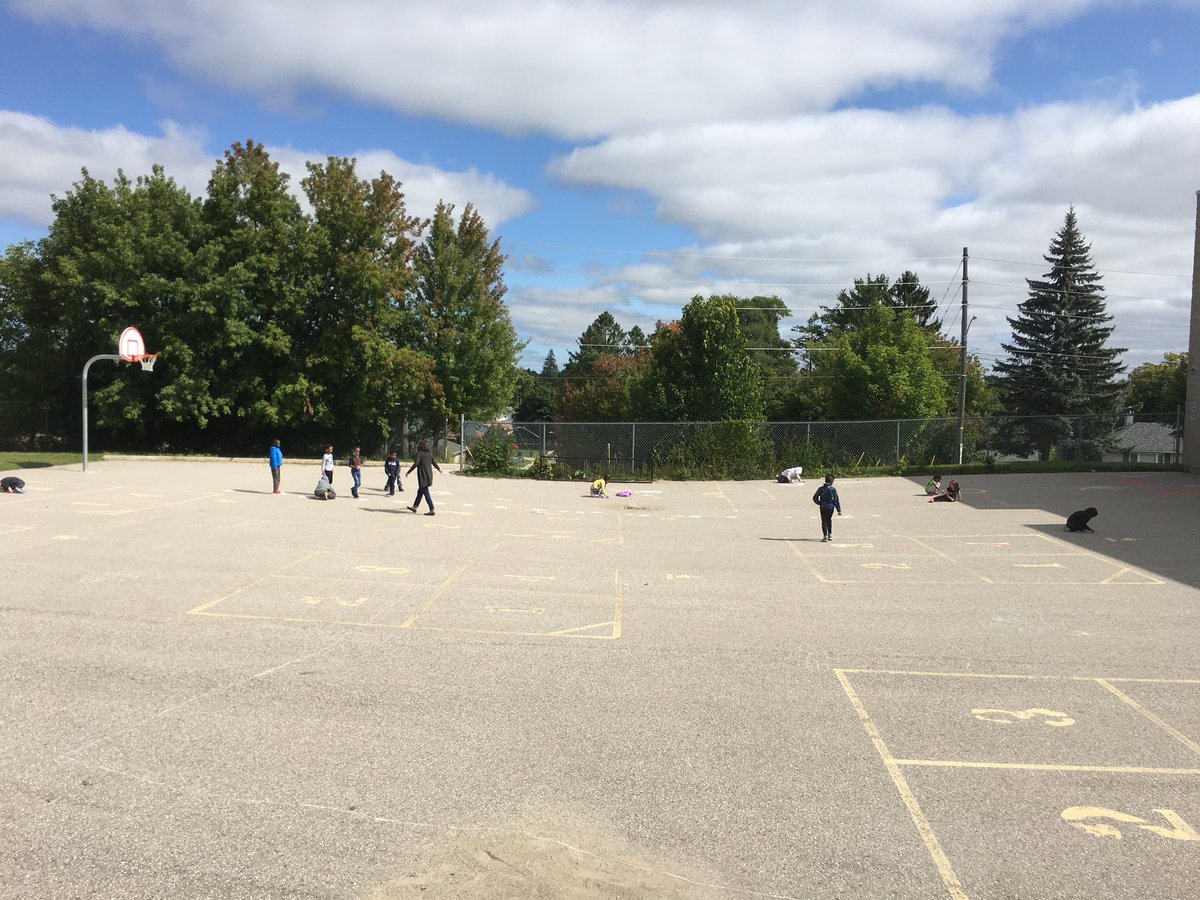 stjosephguelph's tweet image. Social distance fun with sidewalk chalk! #primaryfun #backtoschool #maskbreak