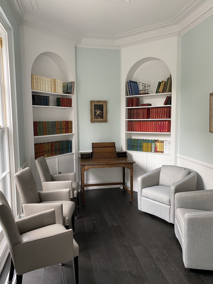 TheHamiltonClub's tweet image. Our Business Lounge was recently remodelled and refreshed and we think you’ll agree the results are fabulous! Such a fresh and stylish space that overlooks James Street South and is filled with natural light. #TheHamiltonClub #PrivateMembersClub #HamOnt