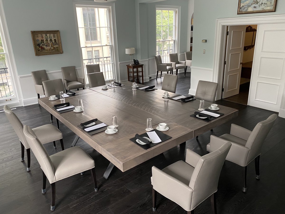 TheHamiltonClub's tweet image. Our Business Lounge was recently remodelled and refreshed and we think you’ll agree the results are fabulous! Such a fresh and stylish space that overlooks James Street South and is filled with natural light. #TheHamiltonClub #PrivateMembersClub #HamOnt