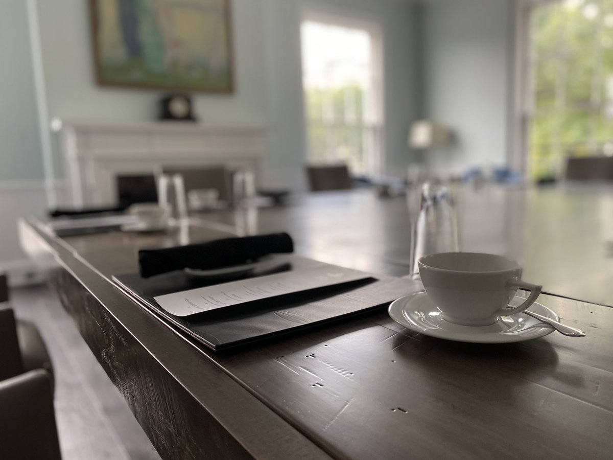 TheHamiltonClub's tweet image. Our Business Lounge was recently remodelled and refreshed and we think you’ll agree the results are fabulous! Such a fresh and stylish space that overlooks James Street South and is filled with natural light. #TheHamiltonClub #PrivateMembersClub #HamOnt