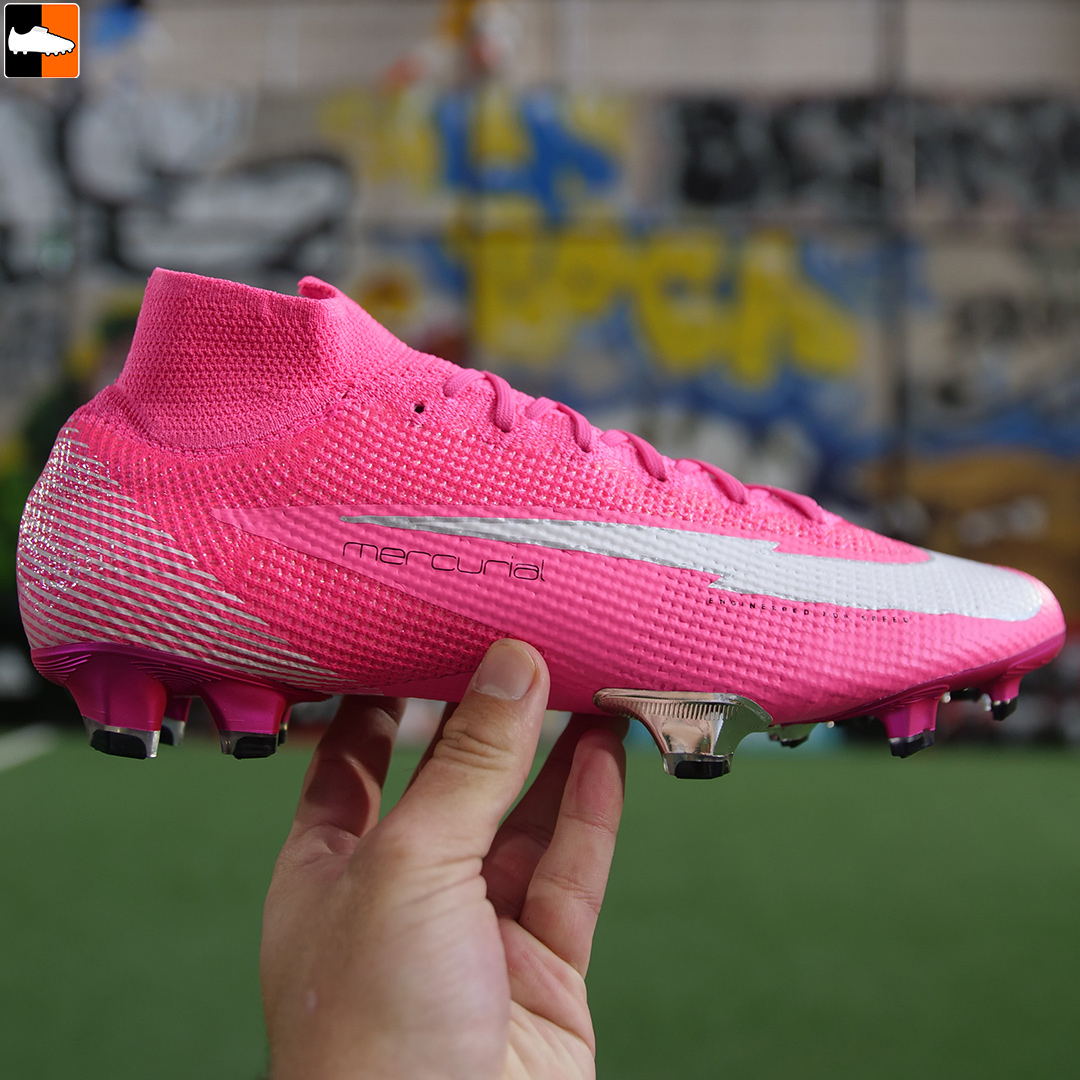 pink nike footy boots