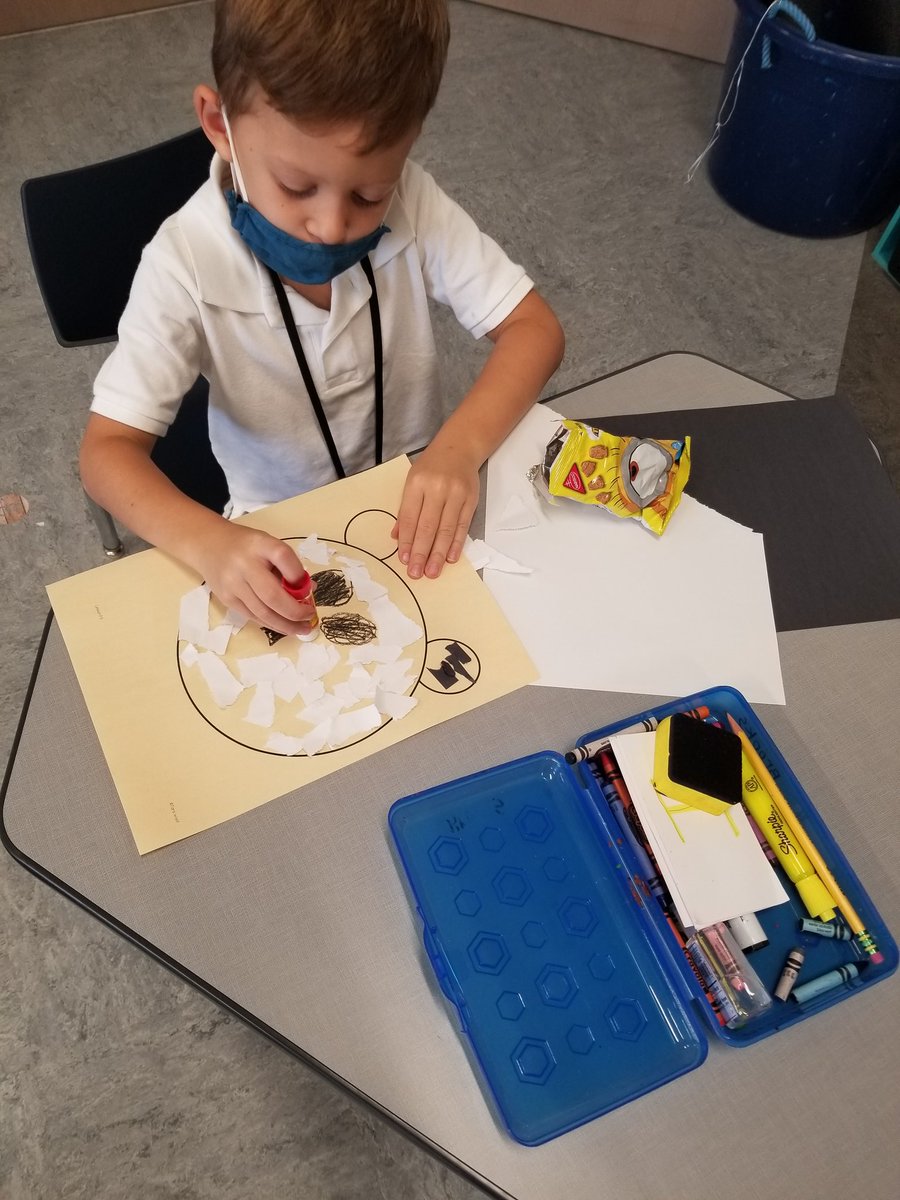 LeeverKinder's tweet photo. FUN Friday in action. Letters this week were C and P so... Panda making and Cookie eating 🎉
#beNoble
@CISDNobleReed 
@OfficialCISD https://t.co/WaAoDaVNbO