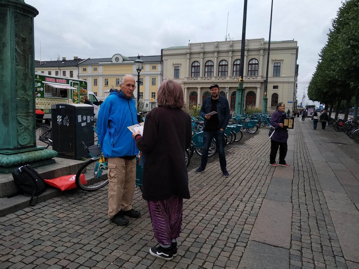 FFF_goteborg's tweet photo. #FridaysForFuture #klimatstrejk 11 september 2020 i Göteborg! Bara två veckor kvar tills nästa #GlobalStrike - och din medverkan behövs! Denna gång vill vi strejka utanför varje kommunhus i Sverige - skriv till oss om du kan tänka dig demonstrera i din kommun den 25/9! https://t.co/Yzmc7vWYU7