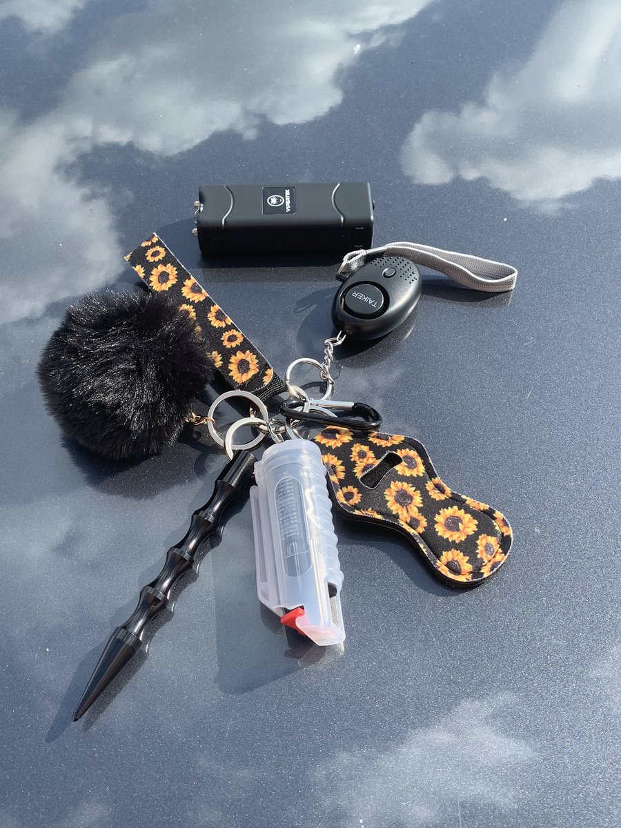 __justke's tweet photo. Good morning, I’m excited to announce that I will be selling defensive keychains starting today! You are more than welcome to mix and match the pieces. They will be $25 each, $30 if you would like a taser. Tasers will be available in multiple colors . For orders please DM me. https://t.co/75qm8VpfA4