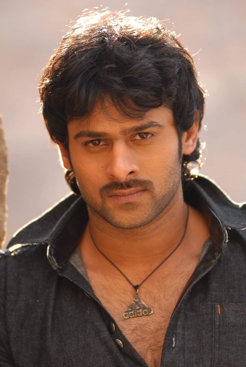 Prabhas1314's tweet photo. Tipper lorry velli scooter ni guddhithe ela untado telusa..ala untadi nenu guddhithe....BUJJIGADU💥💥🔥
#41DaysToREBELSTARBDay  #Prabhas https://t.co/QKJSFEL0gI