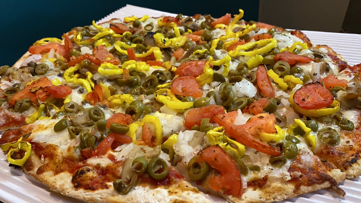 traildiesel's tweet photo. Enjoying some #bennyspizza for lunch after doing a #pianotuning this morning. Gearing up for the #YUTC this weekend! https://t.co/12Re8tgMgr