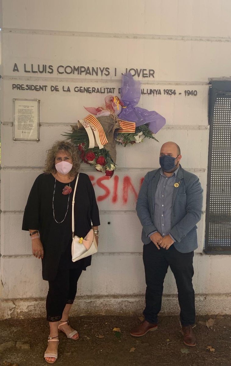 erc_santadria's tweet photo. 😷Hem demostrat que hi havia una alternativa segura a la celebració institucional de la Diada Nacional de Catalunya a #SantAdrià
🤝Agraïm a @MovEsqSAB la seva participació amb nosaltres.
🚩@JoventSantAdria ha participat a l’ofrena organitzada per @CDR_SantAdria i @ANCSantAdria https://t.co/HOlqR1yuwe