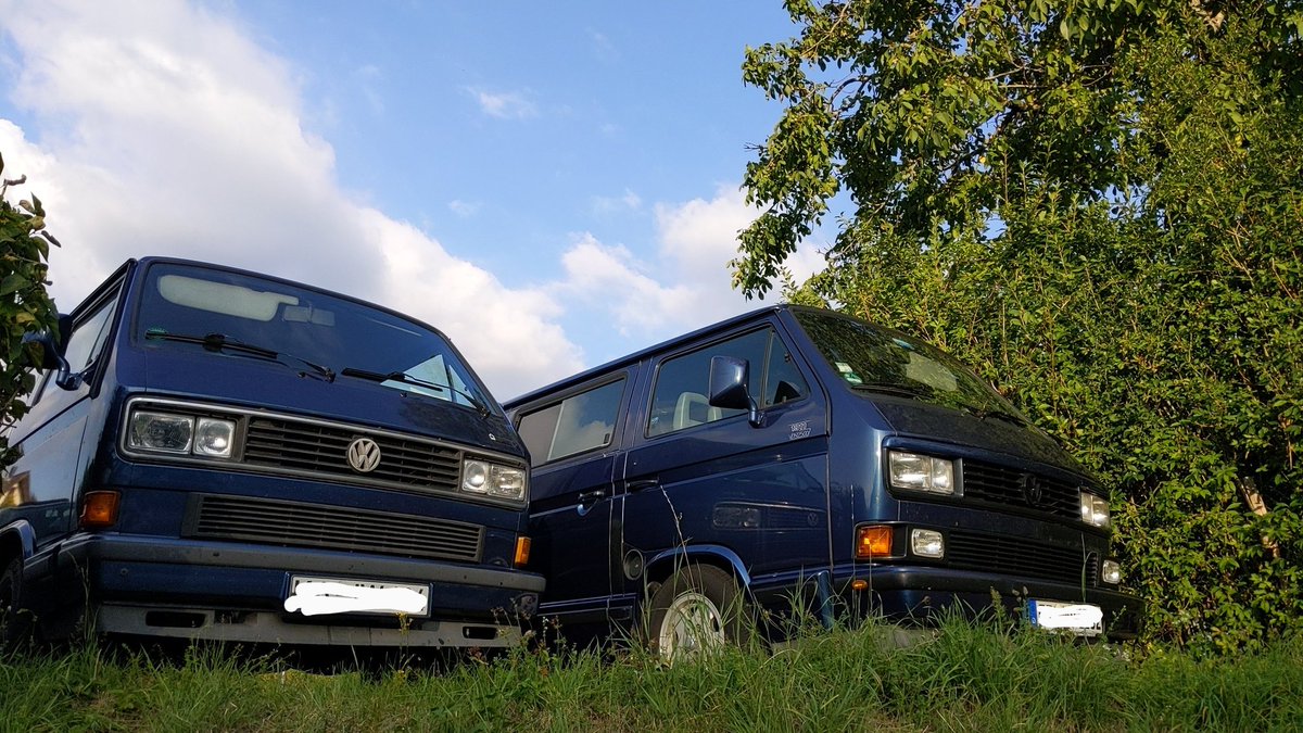 derblauebus's tweet photo. Fahr raus, fahr raus, da ist ein anderer Blauer Bus!!!
Heute ist mein Glückstag, ich und 1911 😍😍😍 #t3 #t3LLE #bulli https://t.co/3MmAcavzg7