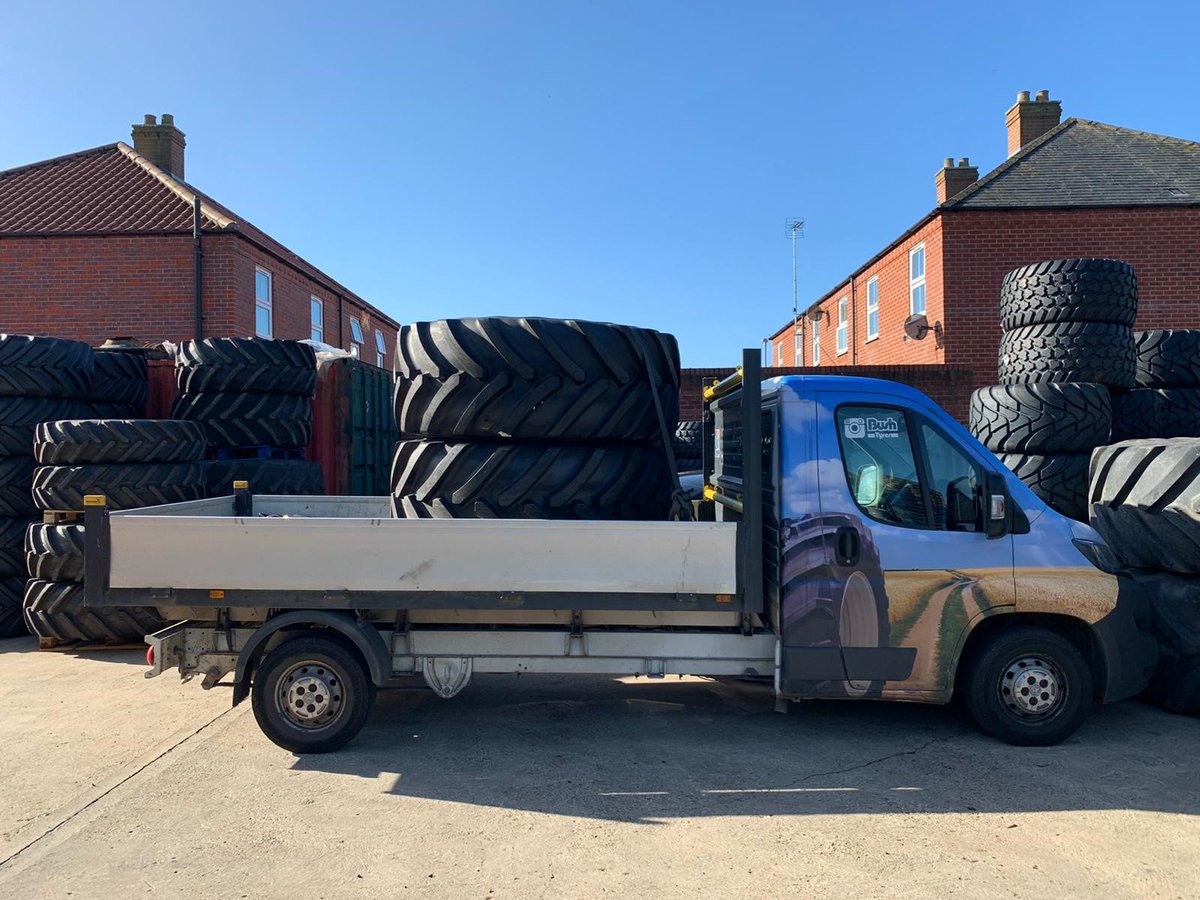 BushTyres's tweet photo. More @MichelinAgriUK out from our #BushOE2 team with some 60060R30 Axiobib units going out some of the 111 Michelin Agricultural tyres weve fitted this week! including 71070R42 Mach Xbibsm 80070R38 Axiobib2's 65065R42 M/bibs, 38090R50 Spraybibs + lots more! Well done Team! https://t.co/chT48l9daD