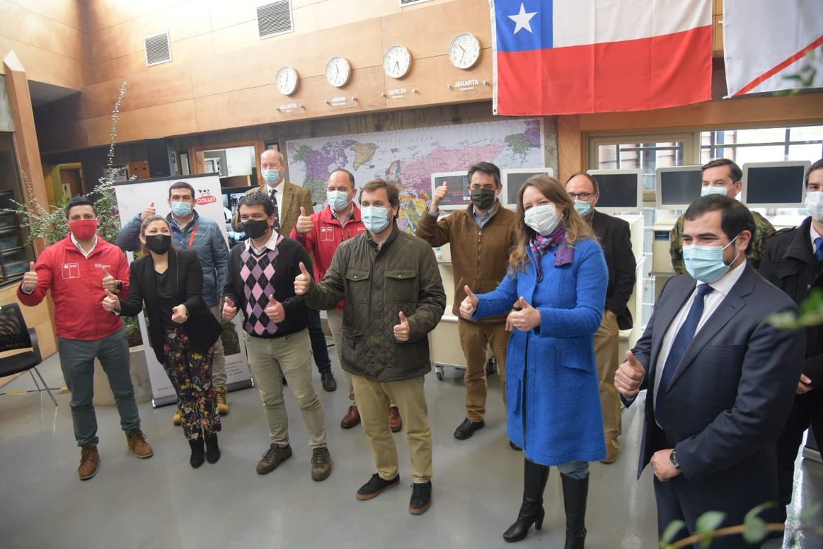 DPRLosRios's tweet photo. El @IntLosRios @casenjojerez junto a @enavonbaer jefe de la defensa nacional, vicepresidentes de @Corfo y autoridades regionales participaron de la entrega de Ventiladores Mecánicos 💯 %de origen Valdiviano, desarrollados en nuestra región de #LosRíos por la empresa @allware https://t.co/kqZxYtb9vn