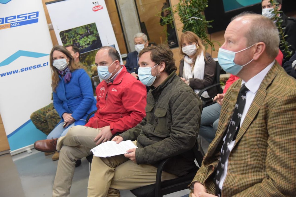 DPRLosRios's tweet photo. El @IntLosRios @casenjojerez junto a @enavonbaer jefe de la defensa nacional, vicepresidentes de @Corfo y autoridades regionales participaron de la entrega de Ventiladores Mecánicos 💯 %de origen Valdiviano, desarrollados en nuestra región de #LosRíos por la empresa @allware https://t.co/kqZxYtb9vn