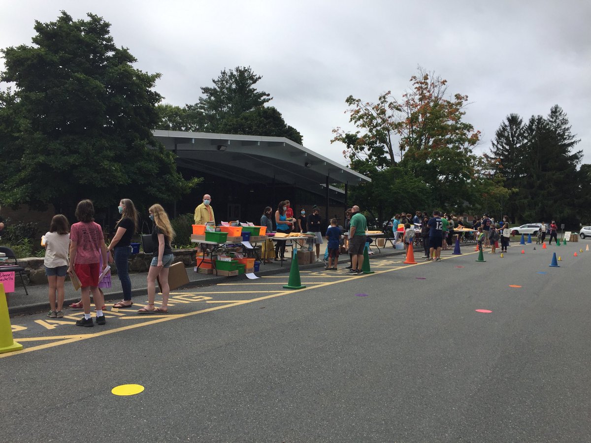 ShediacC's tweet photo. Meet the Teacher and Materials Pickup is Underway @ Winthrop! https://t.co/zNqCLwZRsA
