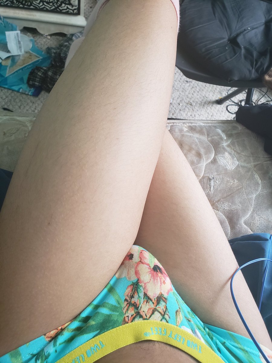 dvmbslvt19's tweet image. My favorite day of the week 😌 #femboyfriday