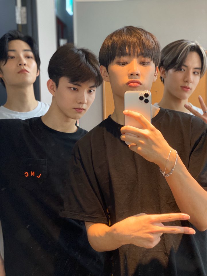 sunwooarchive's tweet image. sunwoo photos without any filters >>>>>