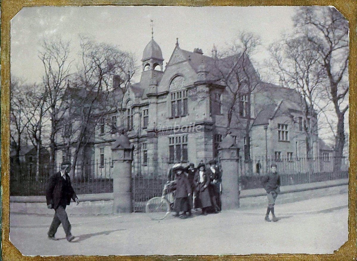 HighlandHistory's tweet photo. Inverness Royal Academy's former home at Midmills, late 1890s/early 1900s

[photo: #Invernes Royal Academy / @HLHArchives] https://t.co/8kjH1Ek9lD