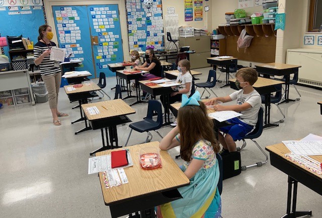 HendersonSchool's tweet photo. HCS Week in Review! 6th-grade orientation at South Middle School, small group time in our schools, Google Meets, and our Mobile Hot Spot buses out on their routes. #WeAreHCS #extraordinaryhcs https://t.co/gxtDCuqpXX