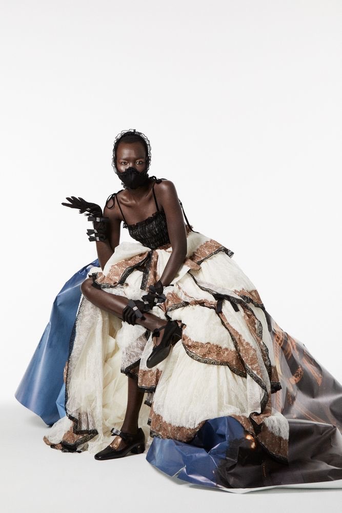 #editorialsWM (1/3)

#MARIECLAIREUS,
Fall 2020.
By #QuentinJones

⬇️More in the next post⬇️
#GraceBol