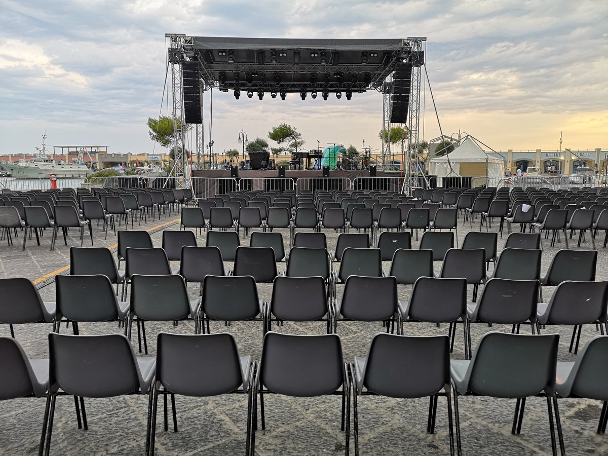 VIVIAMOCILENTO's tweet photo. Siamo pronti.
Alle 20.30 @francesca_cheeks in concerto allo Slow Festival❤️

#viviamocilento #slowfestival2020 https://t.co/GkIfs3IBr5