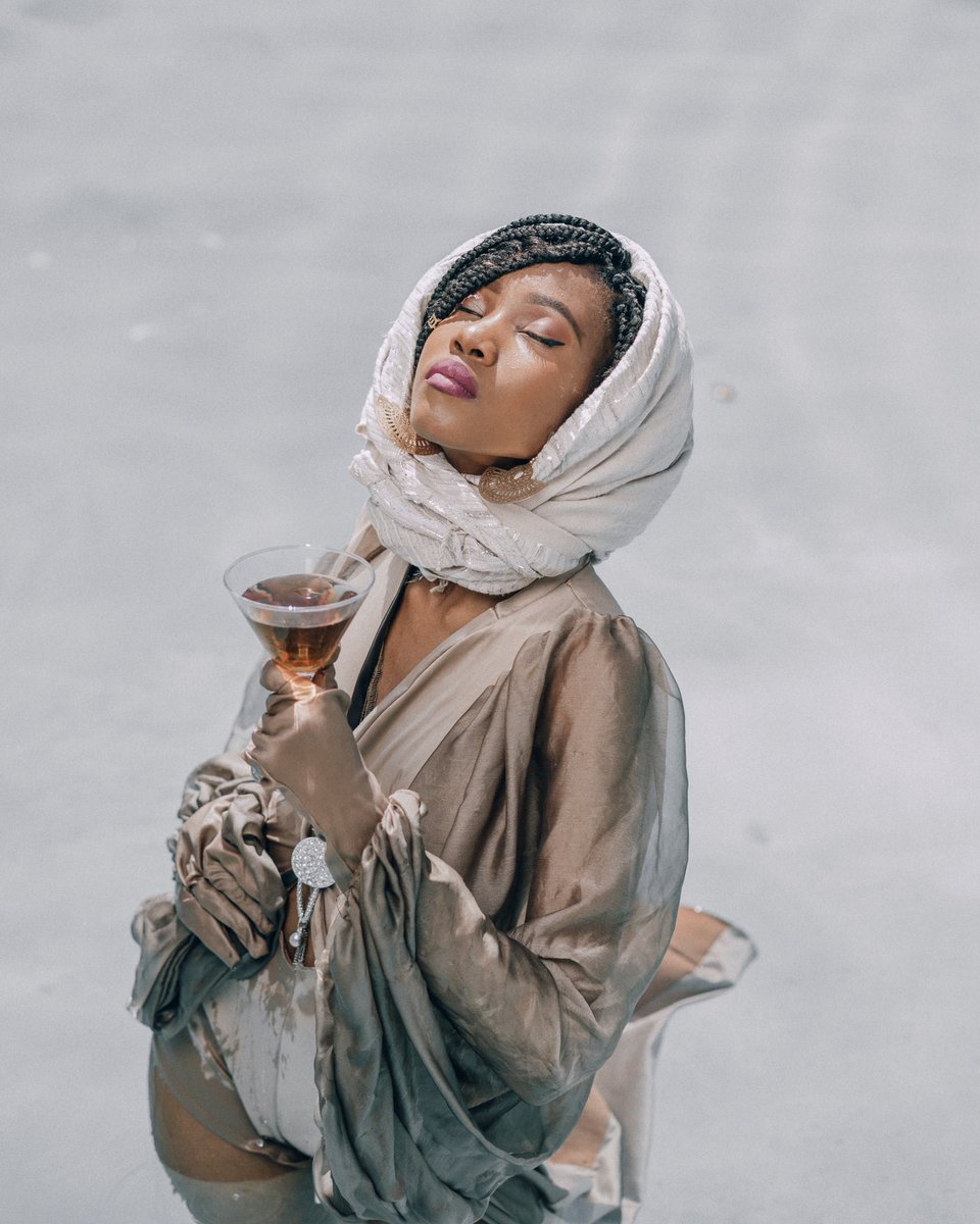 groovygc's tweet photo. Twice as Tall? 

Model: Angela Ranku 
Creative Direction: Rorisang Lu
Assistants: Becker Phokwe | @photosbyjunior https://t.co/NxYeHNh0T6