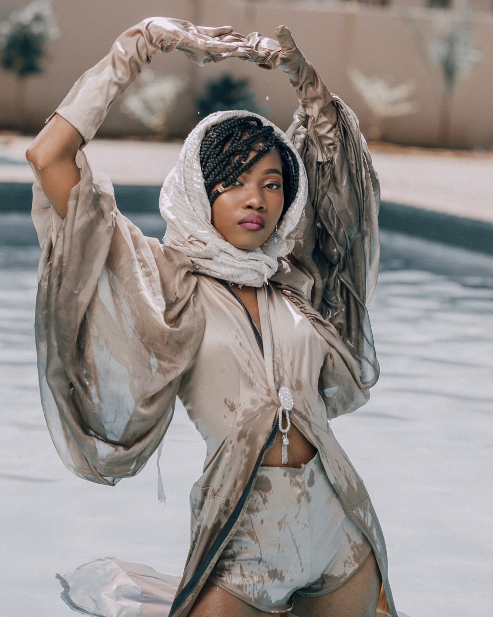 groovygc's tweet photo. Twice as Tall? 

Model: Angela Ranku 
Creative Direction: Rorisang Lu
Assistants: Becker Phokwe | @photosbyjunior https://t.co/NxYeHNh0T6