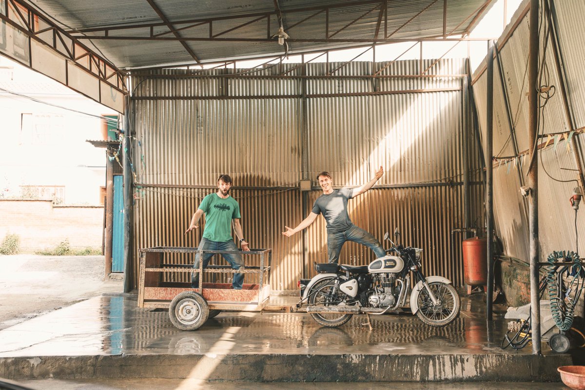 DiscovTurboTV's tweet photo. Zack Courts and Ari Henning are on the “moove!” 🐮 Watch an episode of Throttle Out TONIGHT at 9/8c on MotorTrend!
Stream every episode NOW on the @MotorTrendApp! ➡️ https://t.co/TovphqS9tI
#ThrottleOut #MotorTrend https://t.co/R42S0ppibF