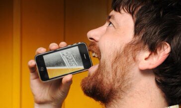 putasinghonit's tweet photo. Just been reminded of this iPhone app from when they first came out. What kind of nonsense😂💆🏽‍♂️ https://t.co/fs5WKAdkSJ