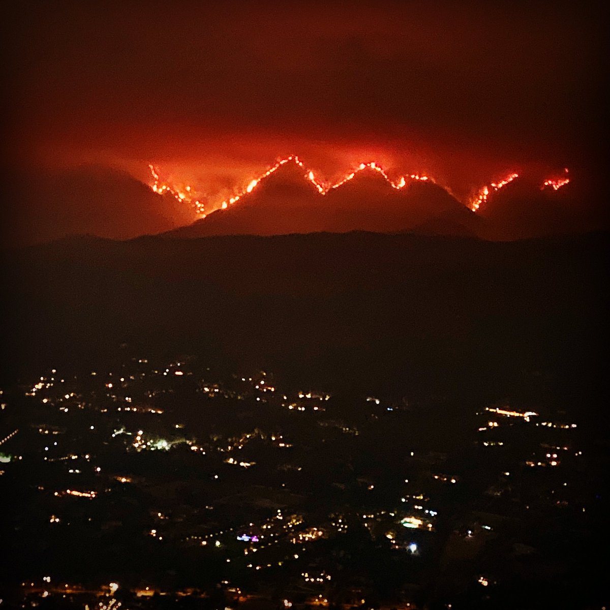 edgarrmcgregor's tweet photo. How bad are the California wildfires?

More acres have burned in the last 29 days than did during our two worst wildfire seasons on record, 2008 and 2018.... COMBINED. 

Unfathomable. Unmanageable. Climate-induced. https://t.co/vxCe6yJ0Yi